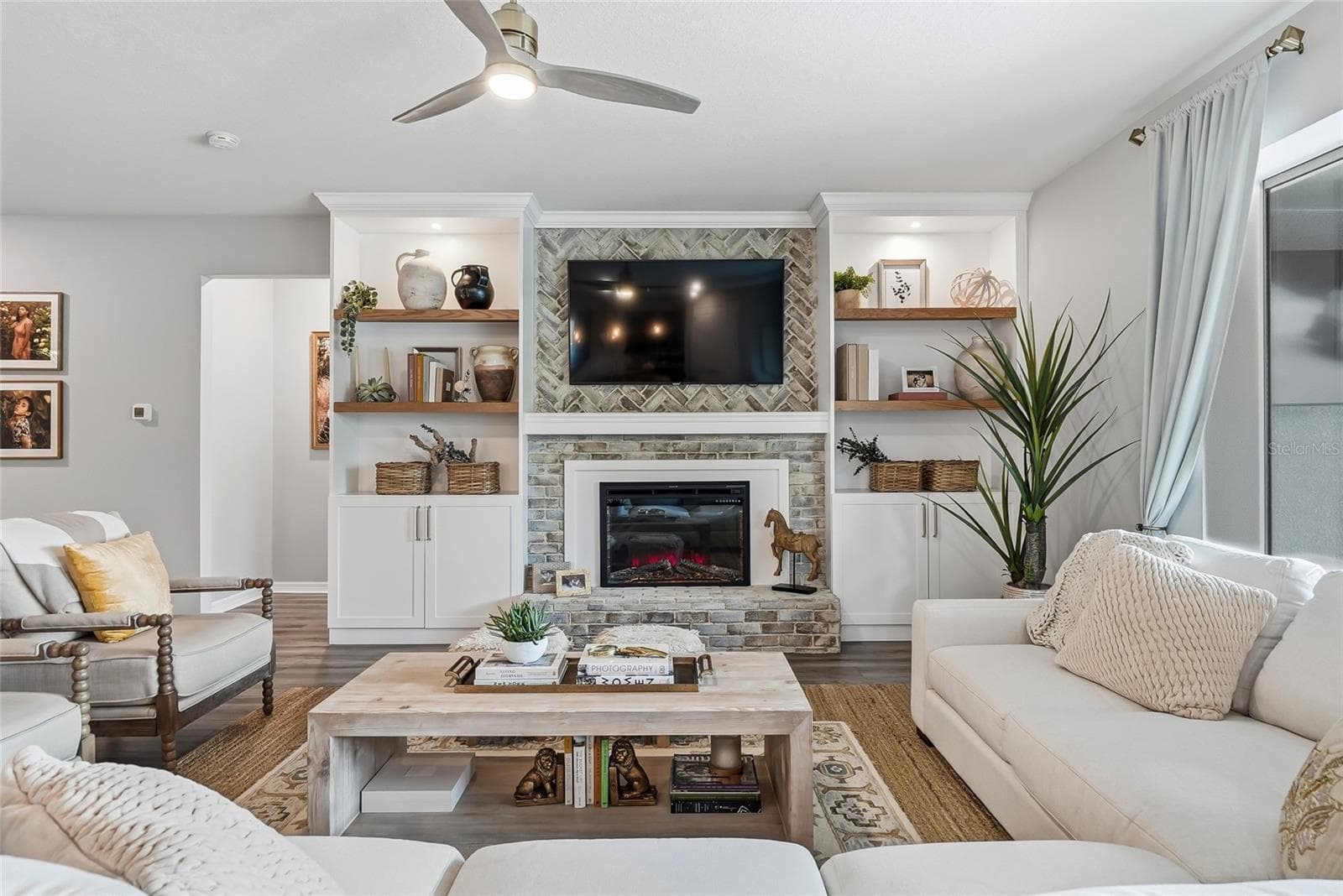 Single Family Residence at 19284 BRIARBROOK DR, TAMPA, photo 13 of 84
