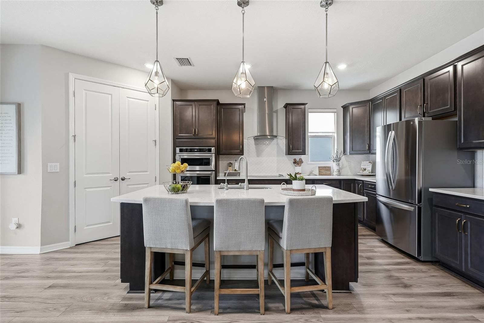 Single Family Residence at 19284 BRIARBROOK DR, TAMPA, photo 18 of 84