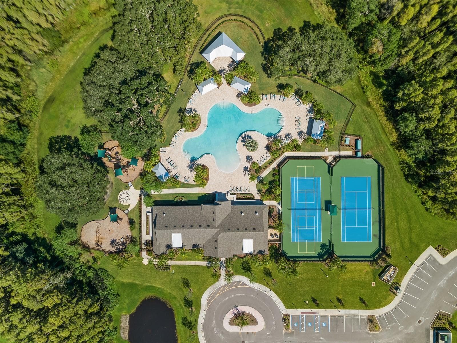 Single Family Residence at 19284 BRIARBROOK DR, TAMPA, photo 82 of 84