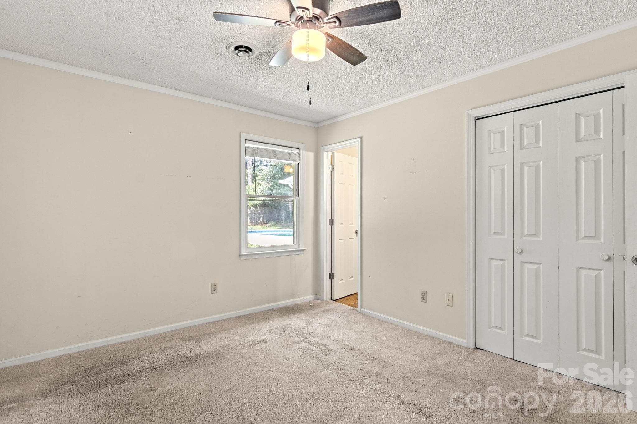 Primary bedroom with double closet and door into ensuite - 1820 Bridgewood Drive, Lancaster