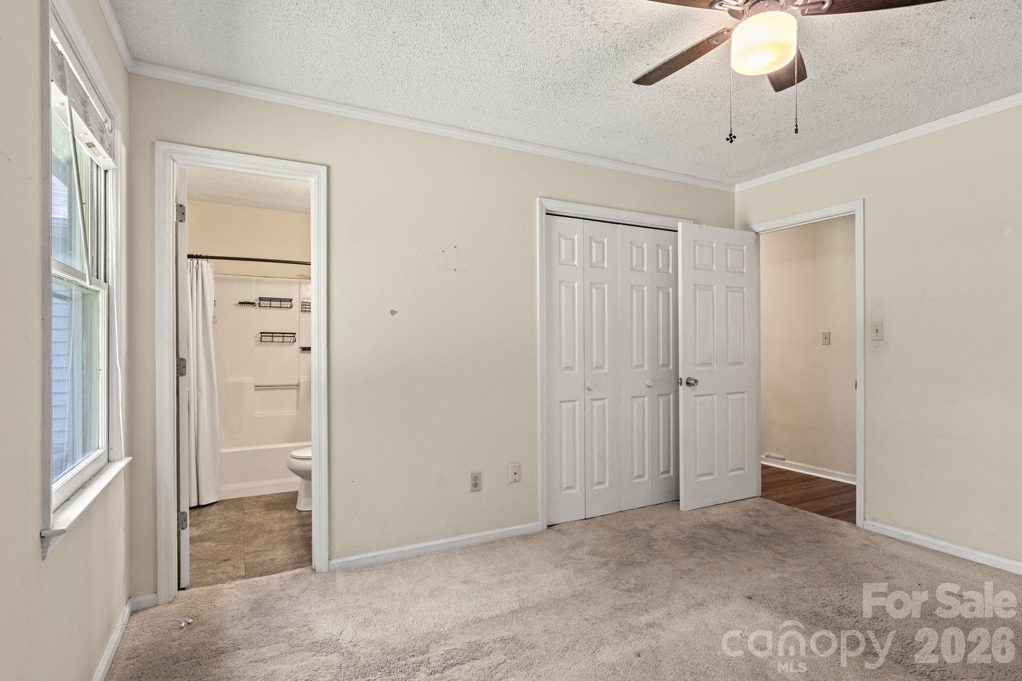 Primary bedroom with view into ensuite - 1820 Bridgewood Drive, Lancaster