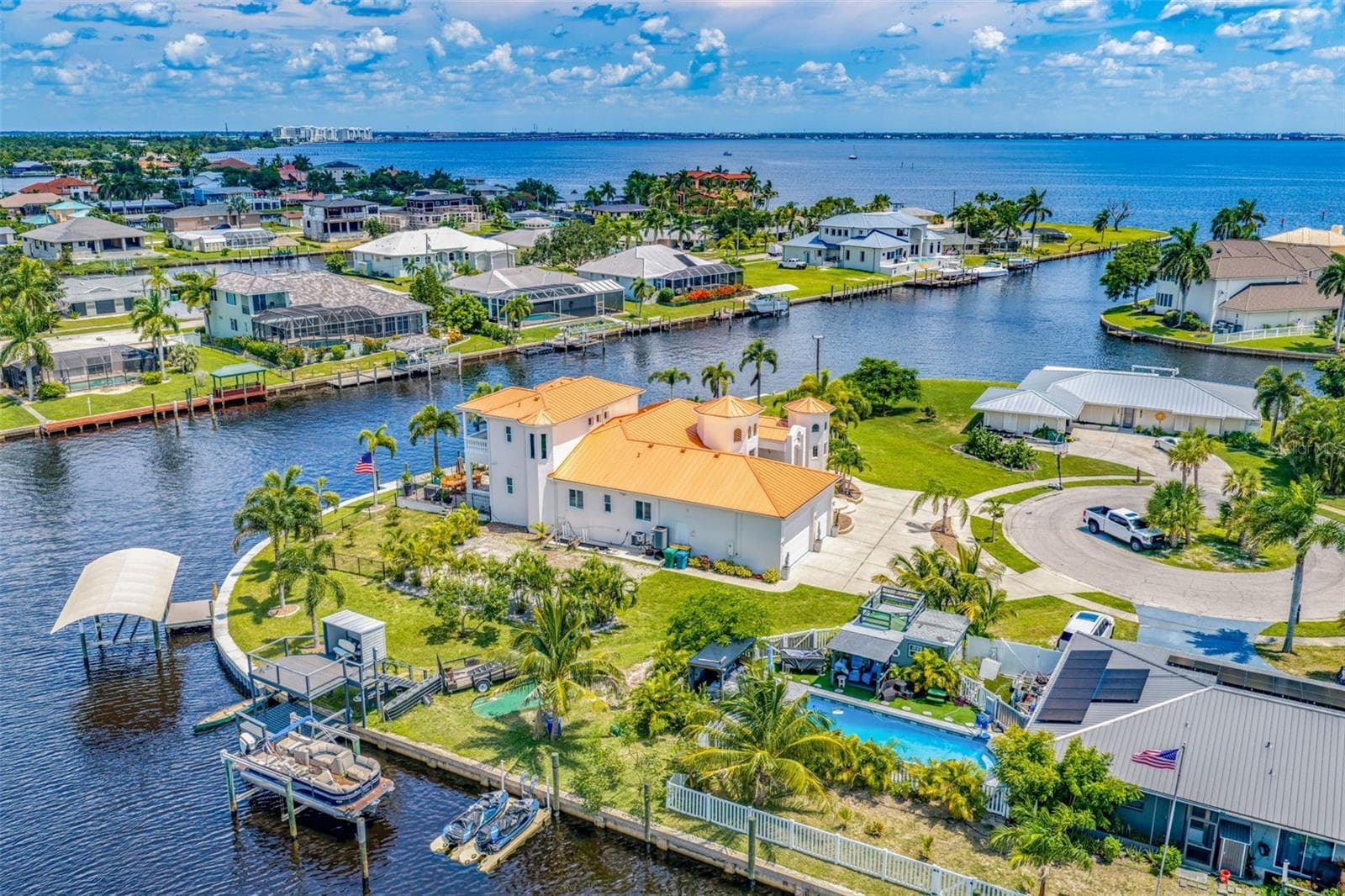 Exceptional Setting with Quick Sailboat Access to the Harbor and Gulf - 290 TAIT TER SE, PORT CHARLOTTE
