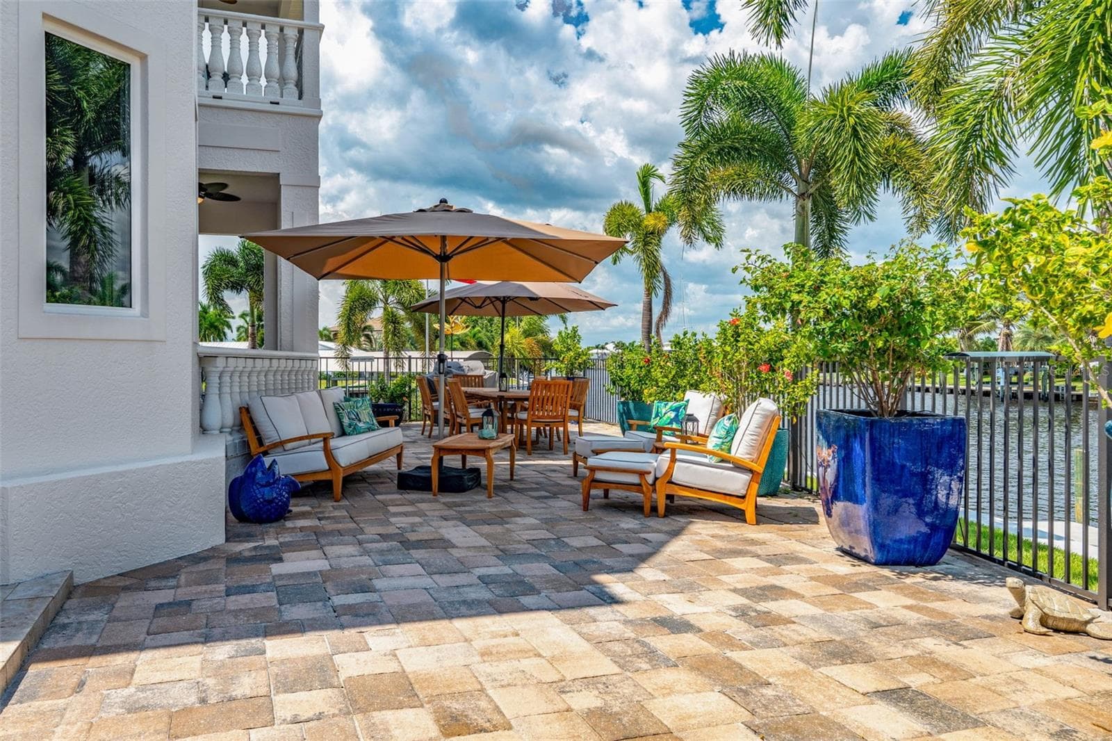 Inviting Outdoor Entertaining Space Designed for Relaxation - 290 TAIT TER SE, PORT CHARLOTTE