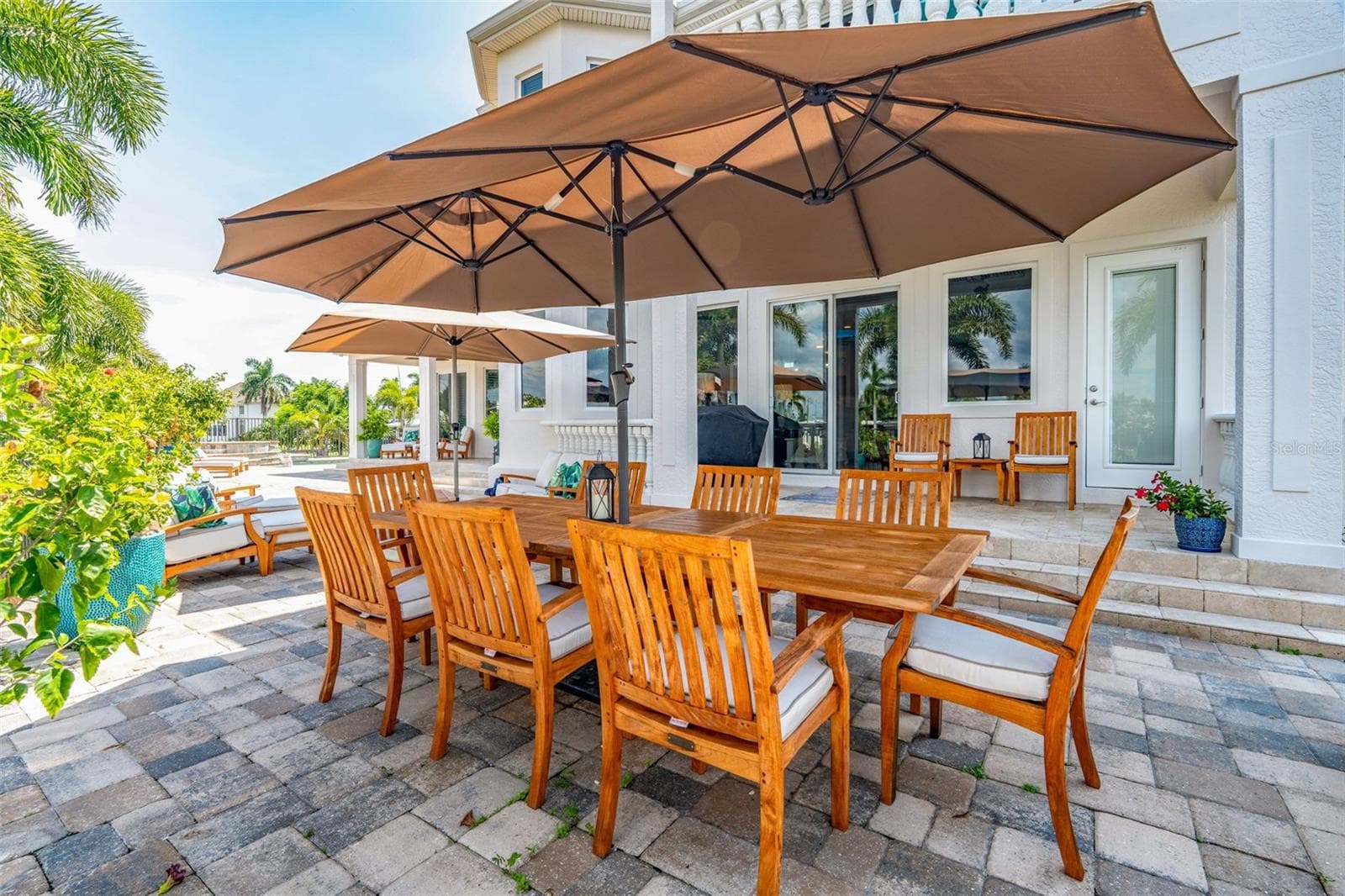 Spacious Outdoor Dining Area Perfect for Waterfront Entertaining - 290 TAIT TER SE, PORT CHARLOTTE