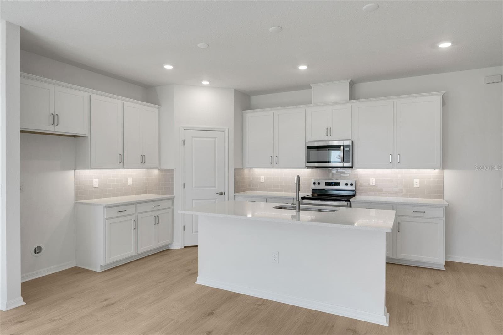 Single Family Residence at 8112 SUNNY POINT TRL, PARRISH, photo 21 of 43