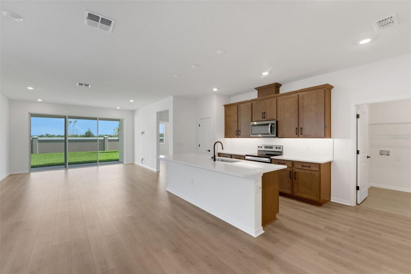 Single Family Residence at 8120 SUNNY POINT TRL, PARRISH, photo 7 of 33