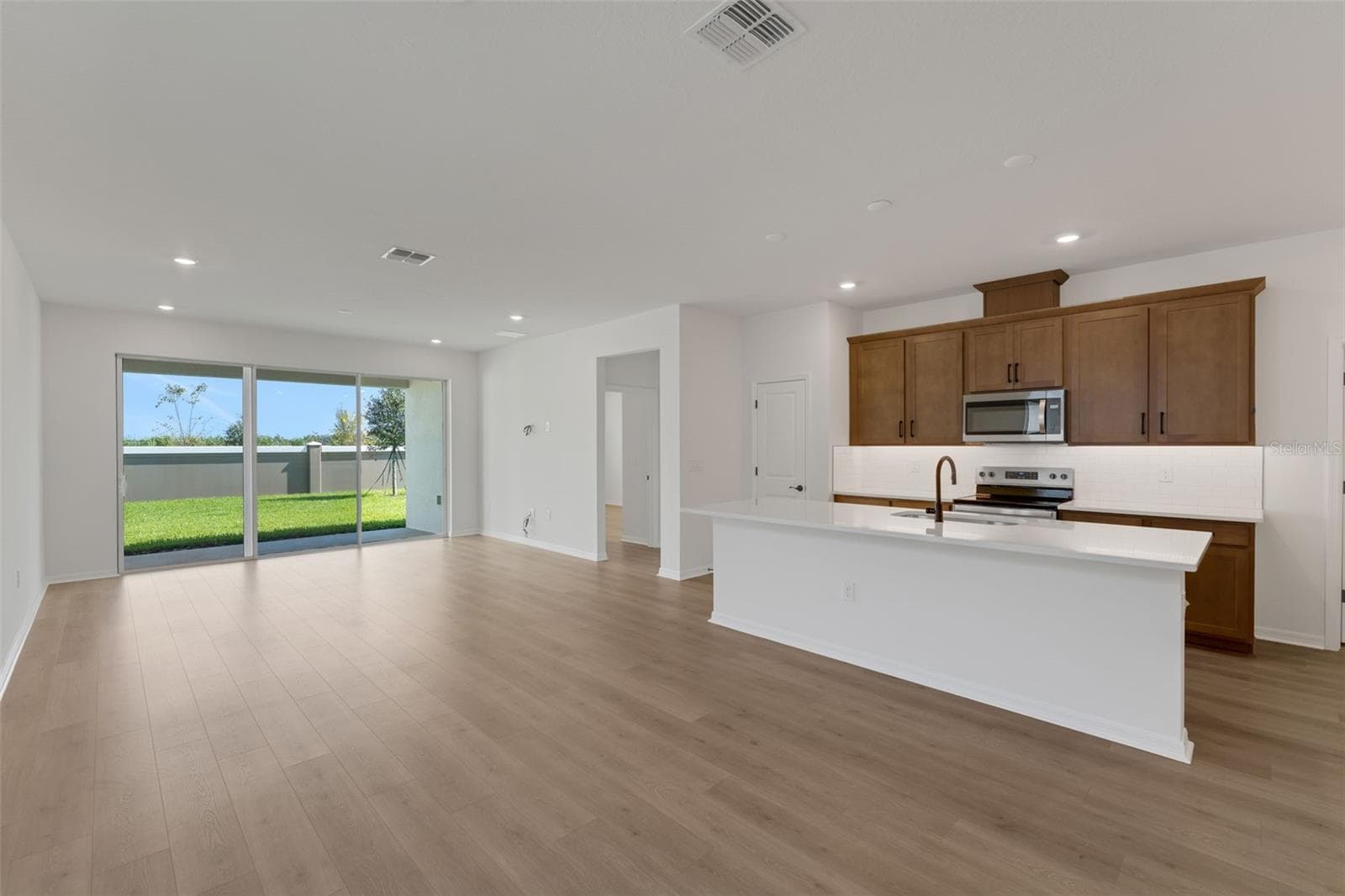 Single Family Residence at 8120 SUNNY POINT TRL, PARRISH, photo 9 of 33