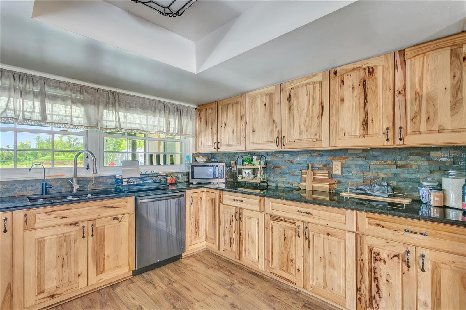 Beatifull back splash as well in kitchen - 10710 BILL TUCKER RD, WIMAUMA
