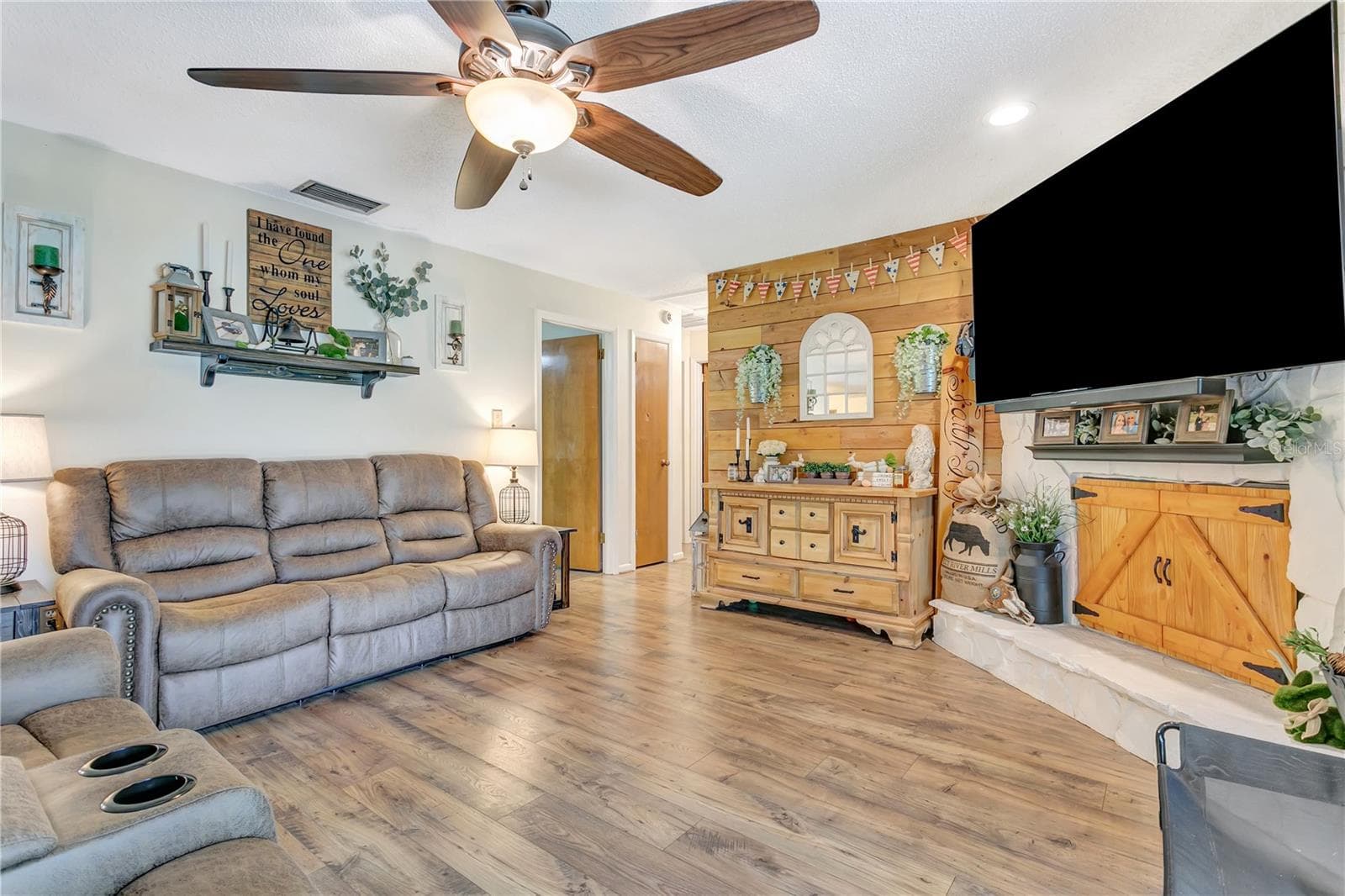 Single Family Residence at 10710 BILL TUCKER RD, WIMAUMA, photo 13 of 81