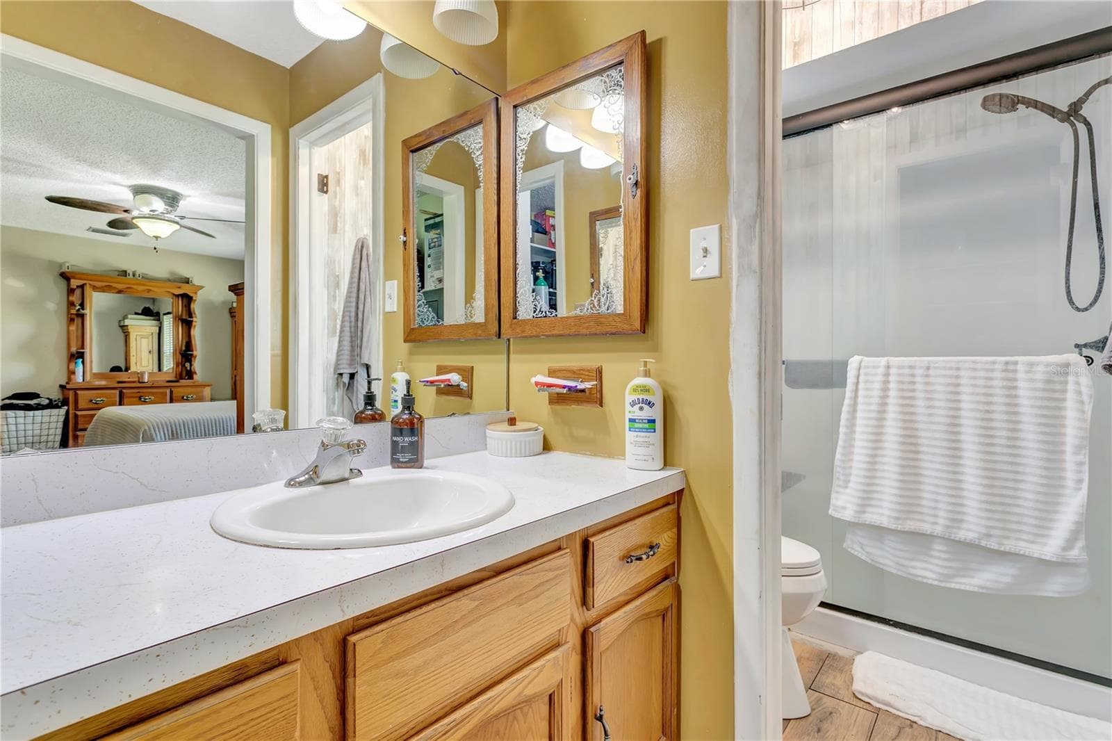 Main bathroom - 10710 BILL TUCKER RD, WIMAUMA