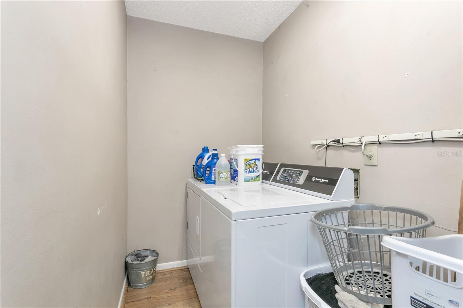 Large laundry room - 10710 BILL TUCKER RD, WIMAUMA