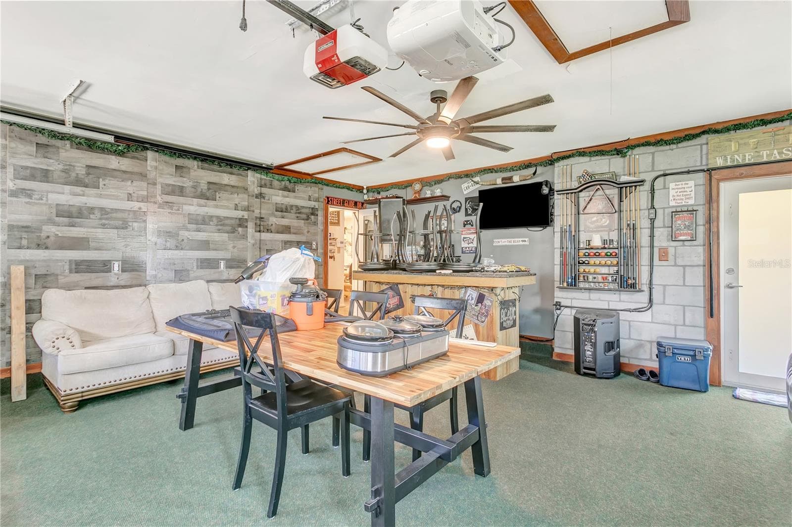 The party starts here!  Bar for entertaining - 10710 BILL TUCKER RD, WIMAUMA