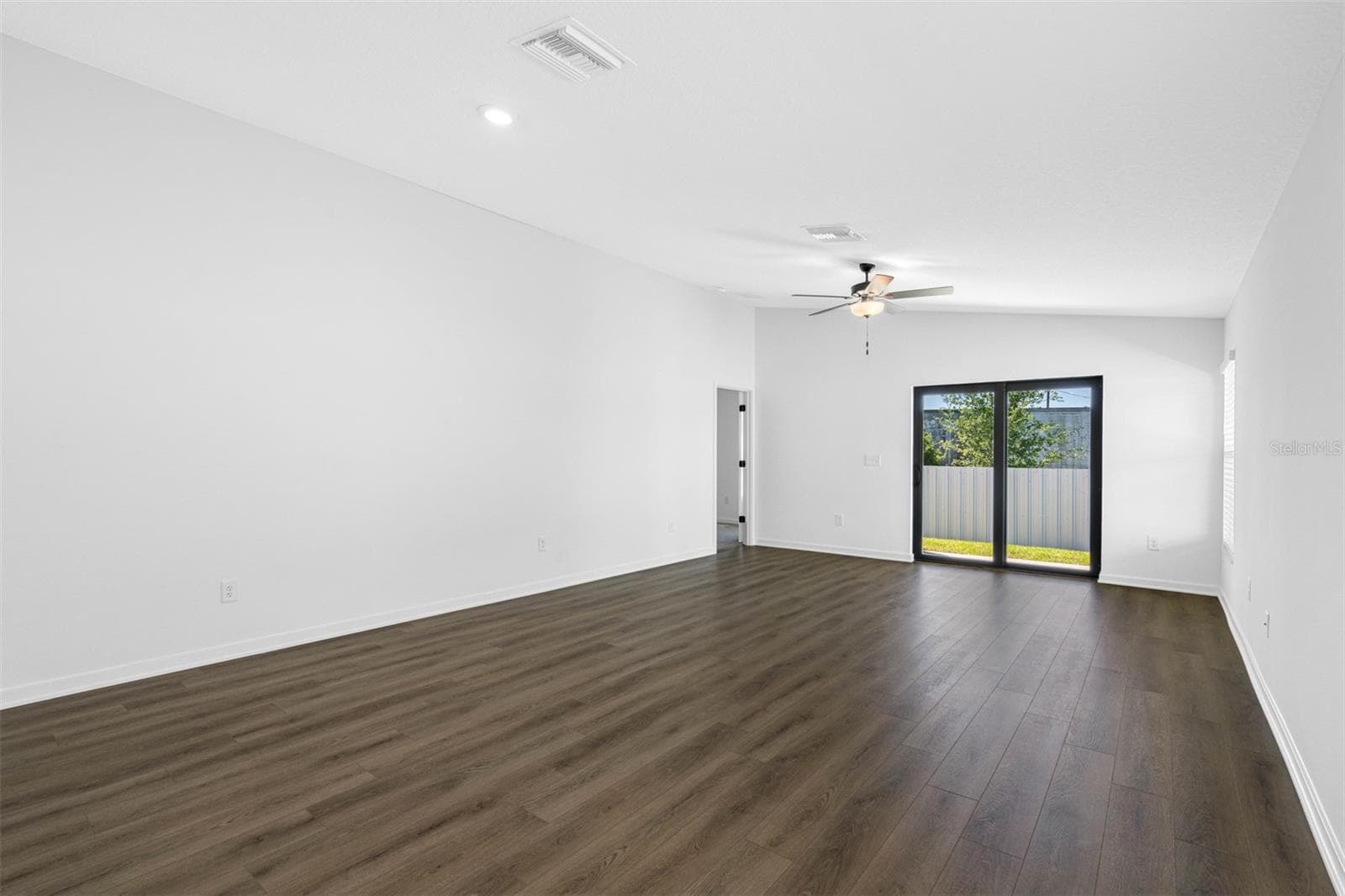 Single Family Residence at 13385 CANYON SWALLOW RD, BROOKSVILLE, photo 5 of 9
