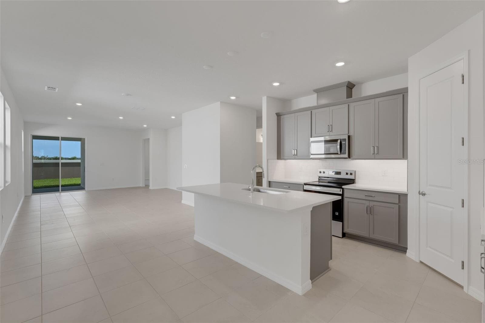 Single Family Residence at 8124 SUNNY POINT TRL, PARRISH, photo 10 of 36