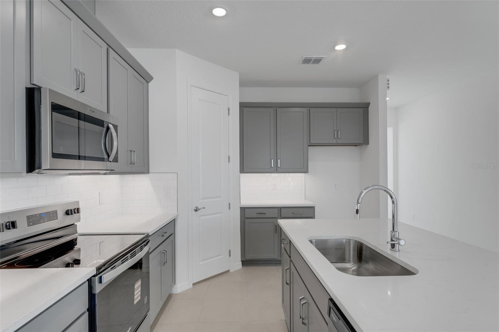 Single Family Residence at 8124 SUNNY POINT TRL, PARRISH, photo 21 of 36