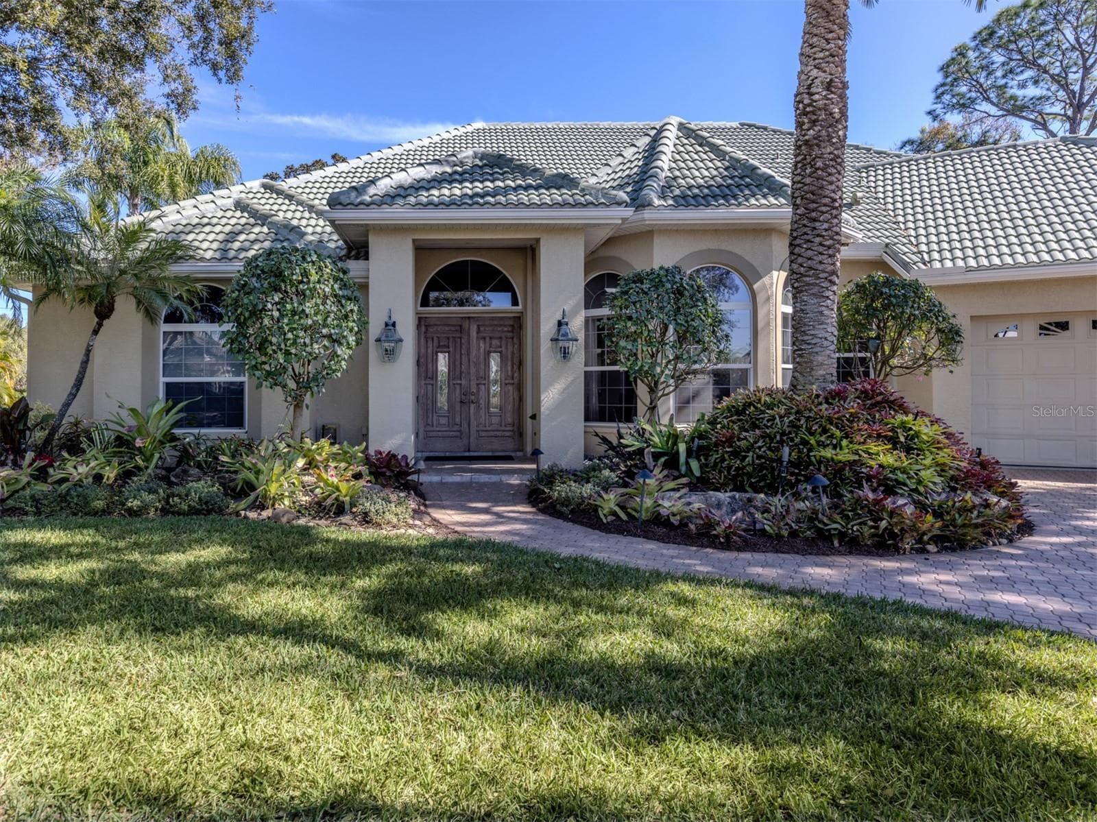 Single Family Residence at 444 TREMINGHAM WAY, VENICE, photo 7 of 105