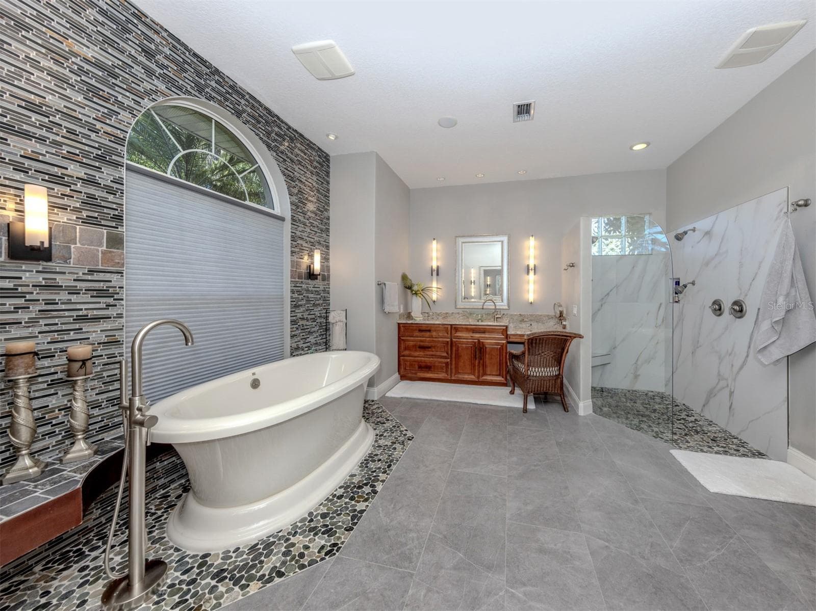 Single Family Residence at 444 TREMINGHAM WAY, VENICE, photo 41 of 105