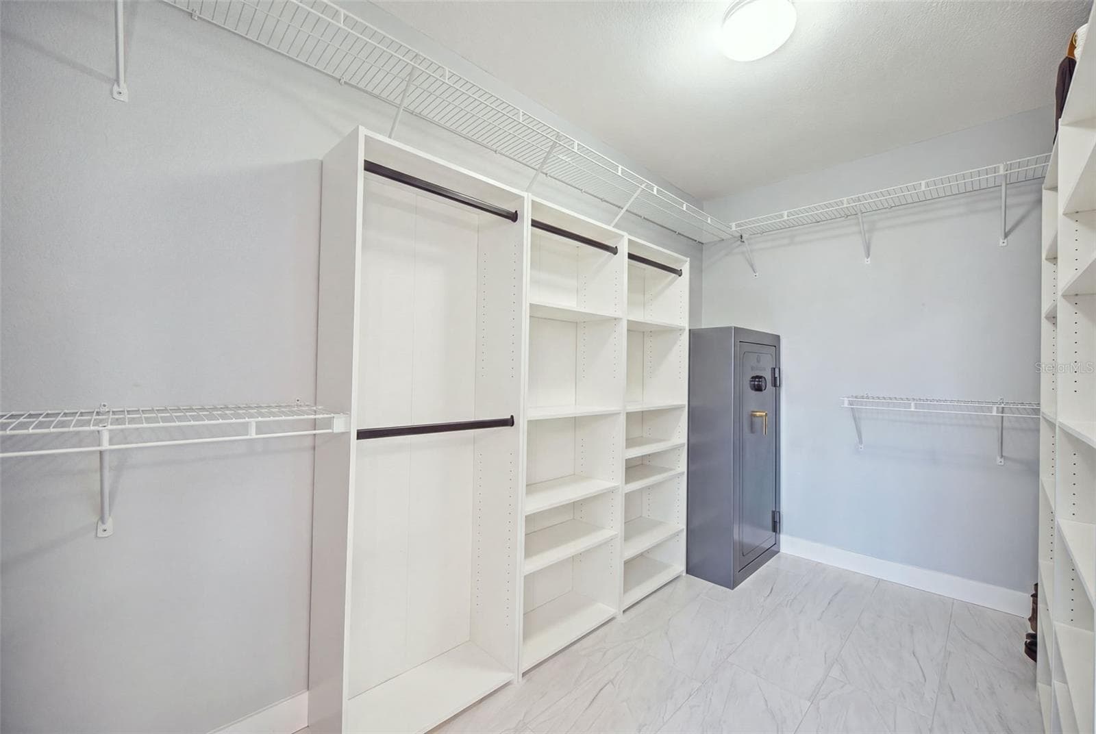 Owners Closet - 28707 RALEIGH PL, WESLEY CHAPEL