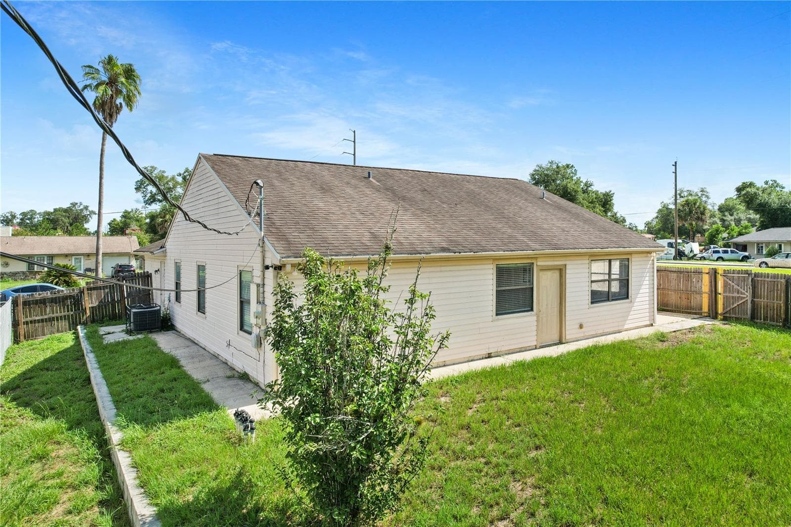 Single Family Residence at 3491 MONUMENT DR, DELTONA, photo 9 of 37