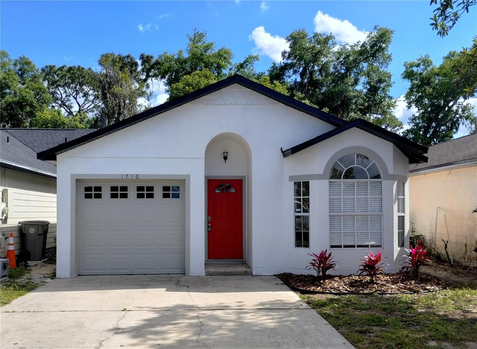1716 CHATHAM CIR