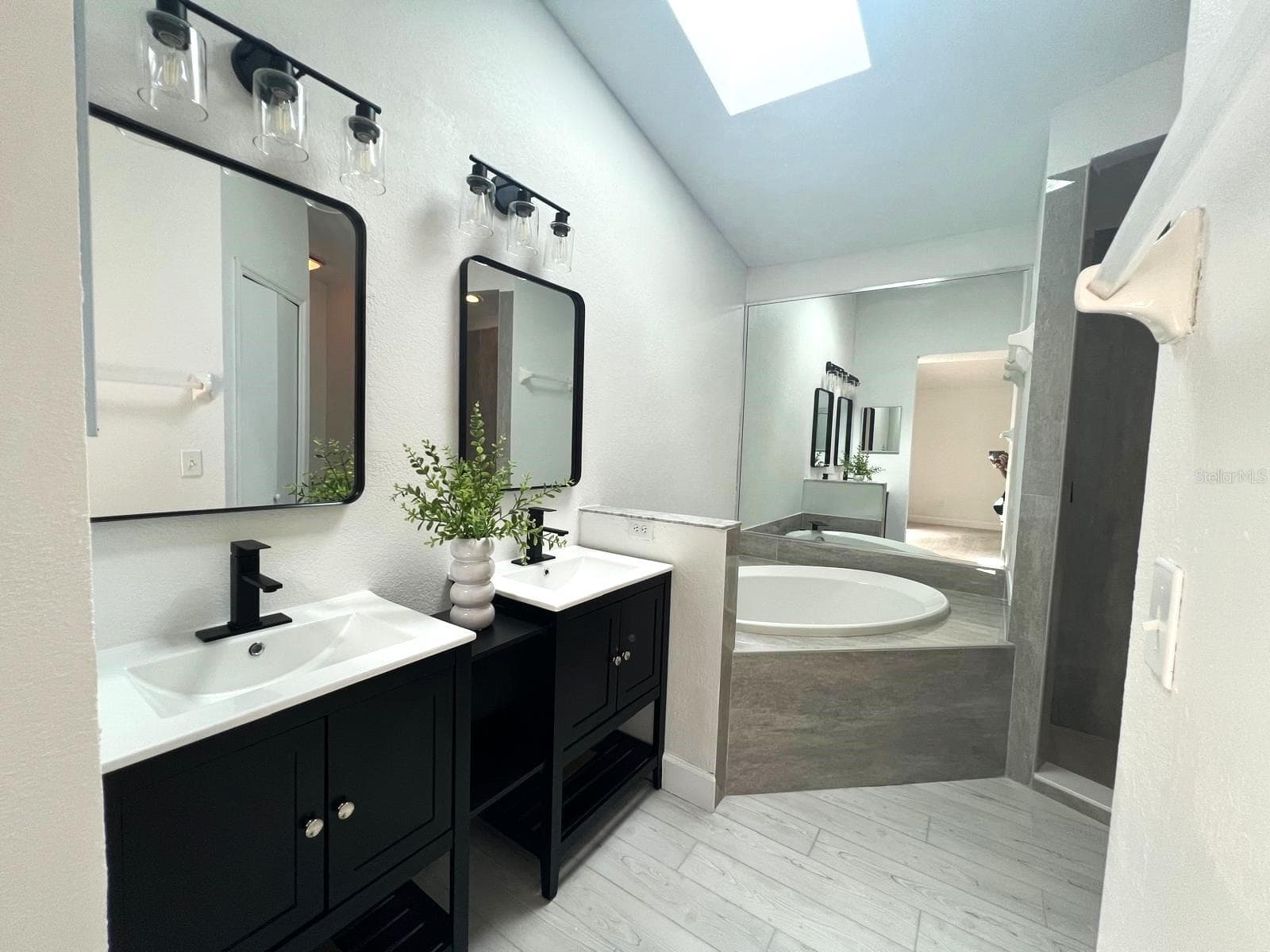 Single Family Residence at 1716 CHATHAM CIR, APOPKA, photo 3 of 47