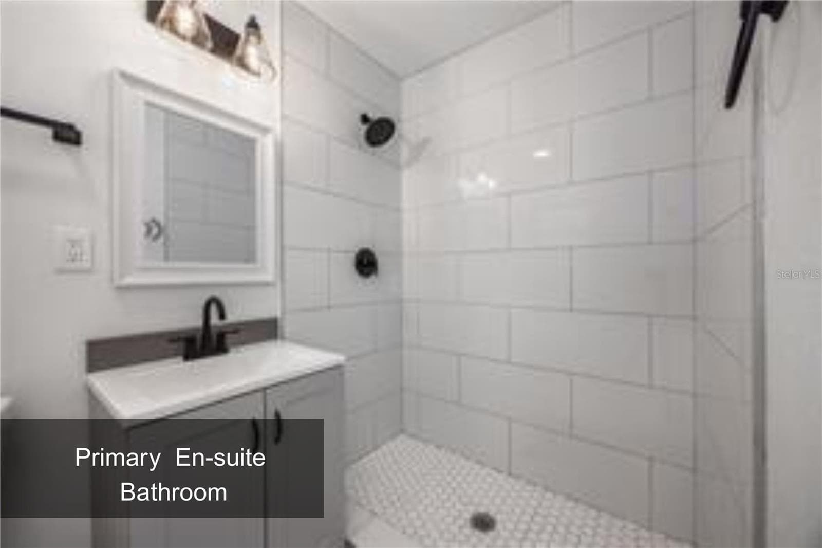 Primary En-suite Bathroom - 640 NW 36TH TER, GAINESVILLE