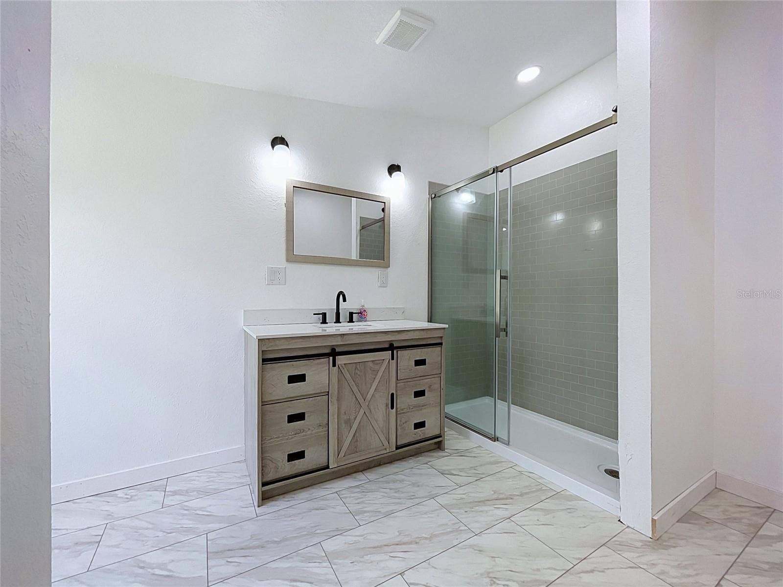 Manufactured Home at 12717 FARMETTES RD, LAKELAND, photo 18 of 33
