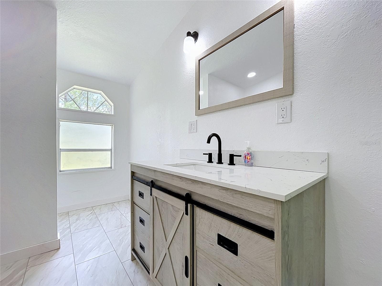 Manufactured Home at 12717 FARMETTES RD, LAKELAND, photo 19 of 33