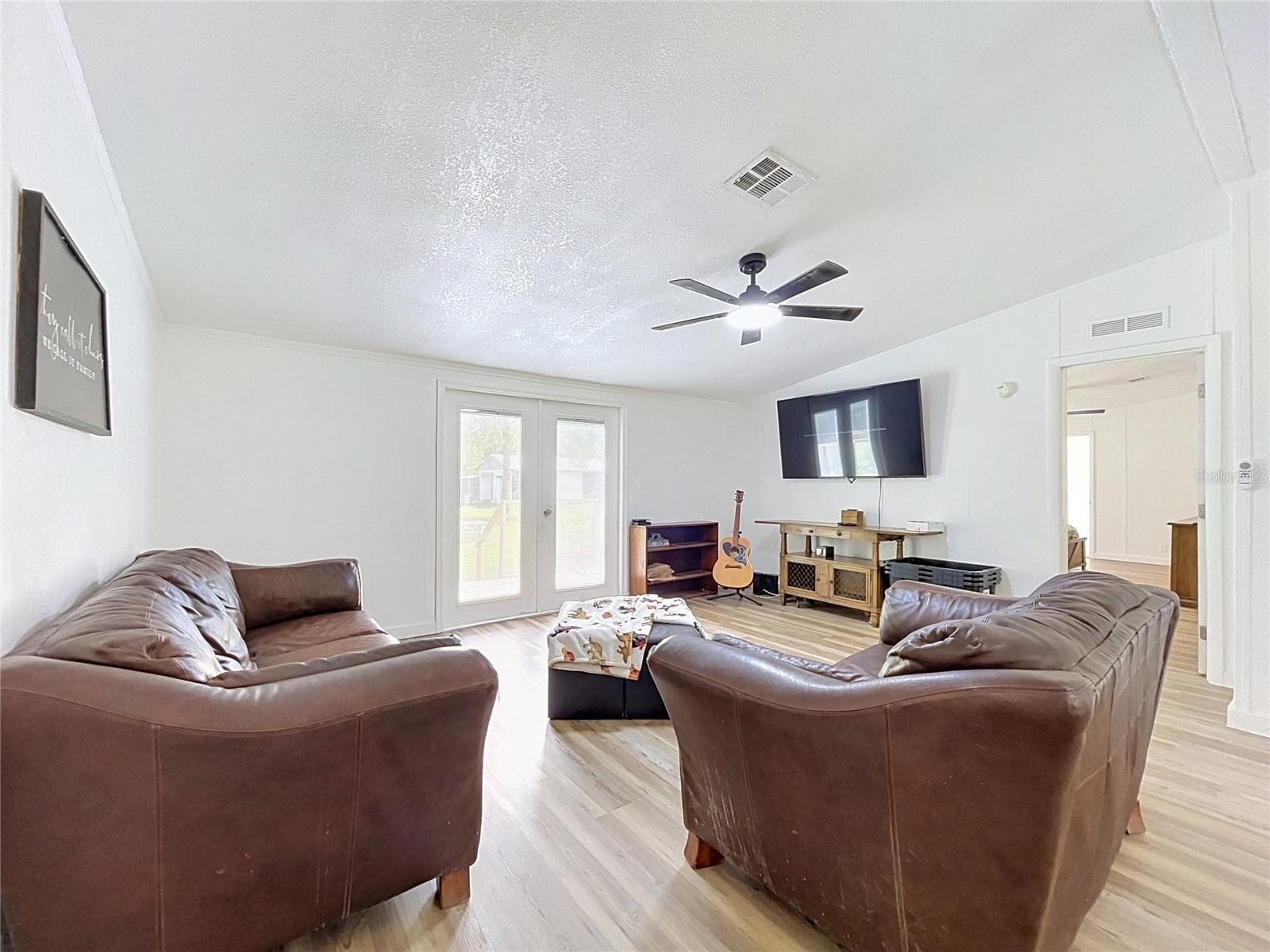 Manufactured Home at 12717 FARMETTES RD, LAKELAND, photo 5 of 33
