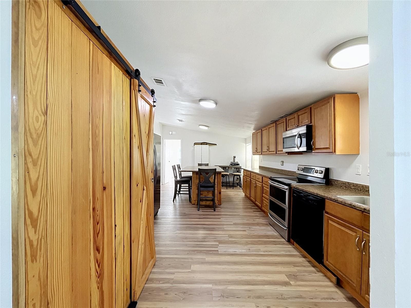 Manufactured Home at 12717 FARMETTES RD, LAKELAND, photo 9 of 33