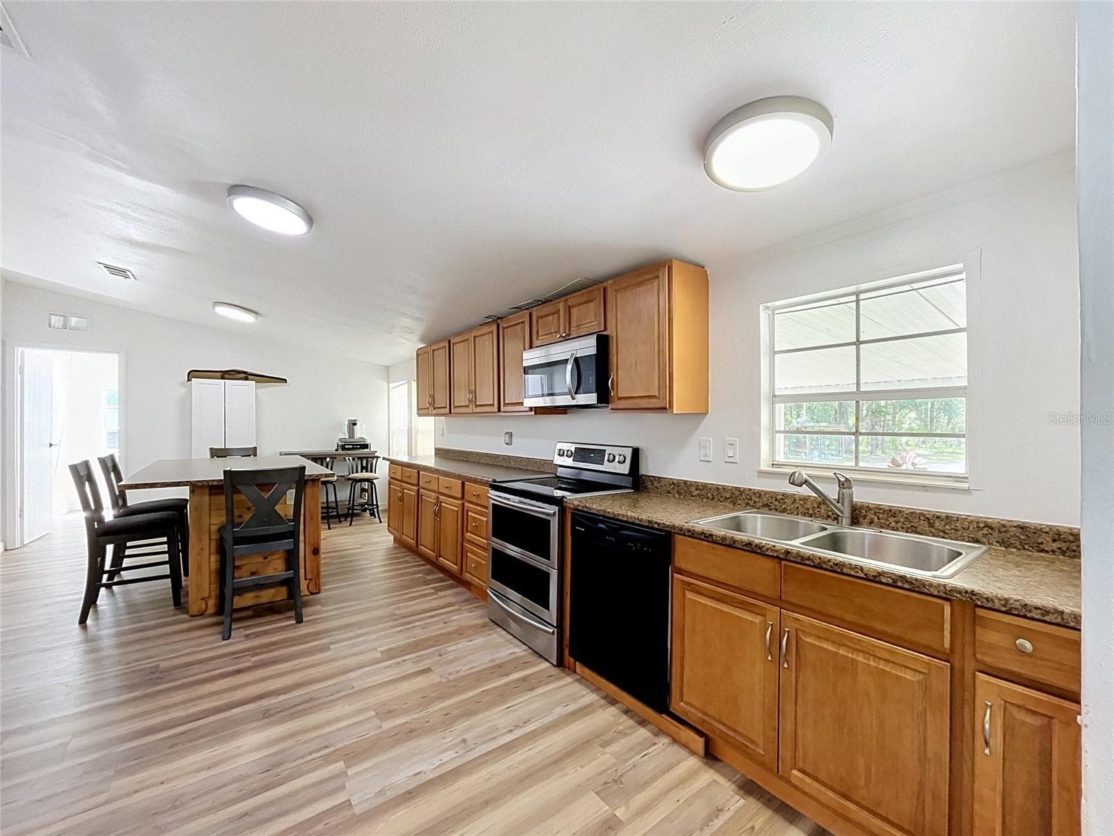 Manufactured Home at 12717 FARMETTES RD, LAKELAND, photo 11 of 33
