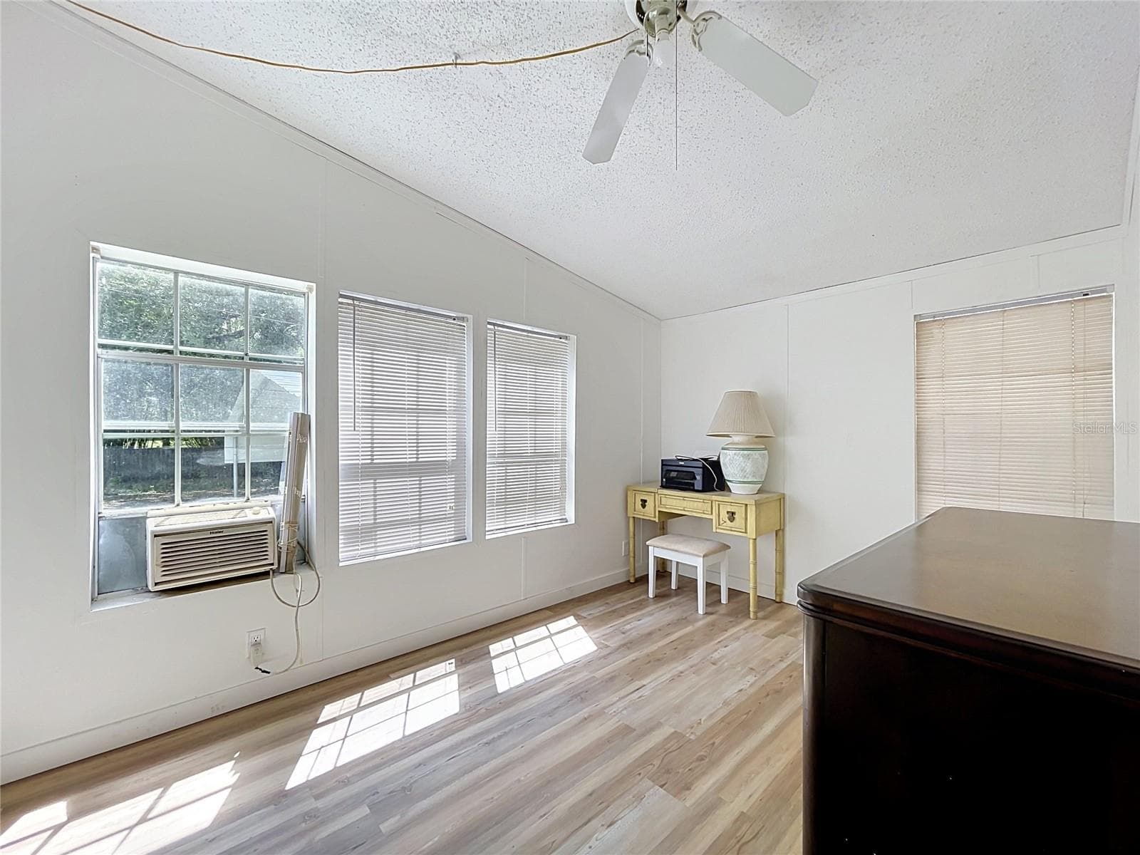 Manufactured Home at 12717 FARMETTES RD, LAKELAND, photo 21 of 33