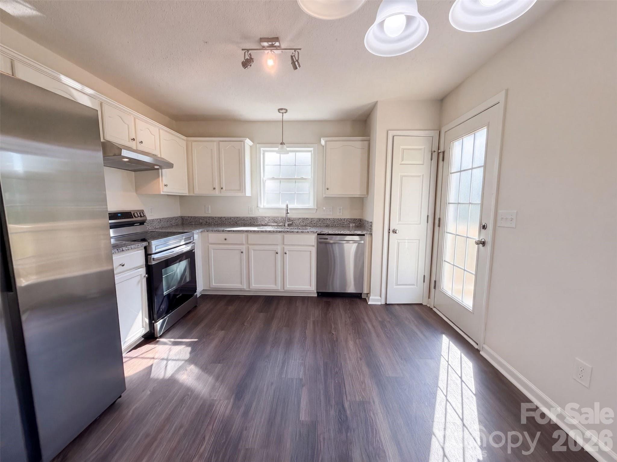 Single Family Residence at 1667 Oakview Way, Rock Hill, photo 3 of 15