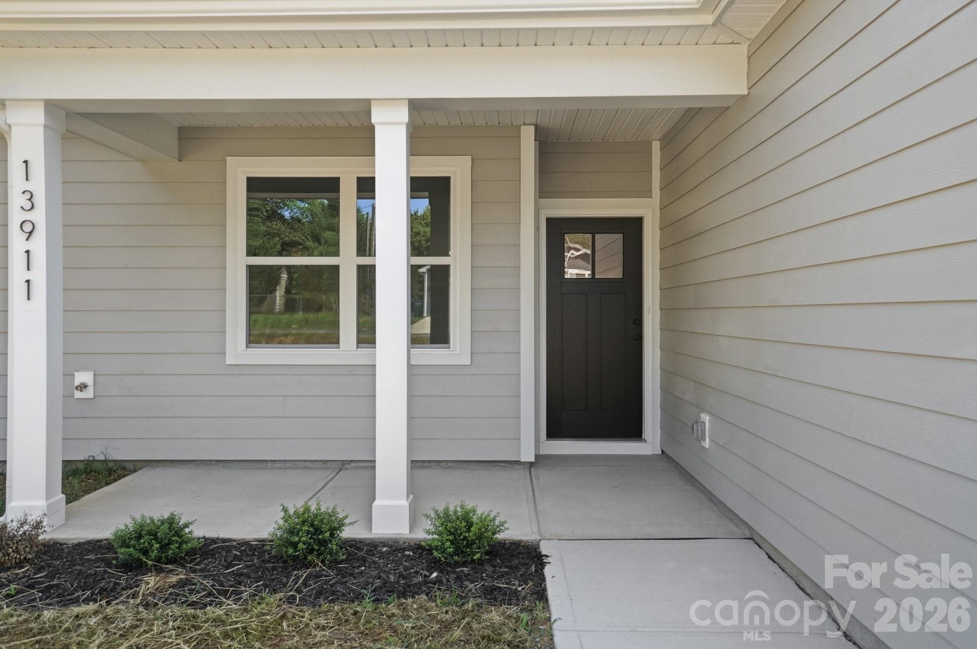 Single Family Residence at 13911 Stillwood Place, Matthews, photo 3 of 24