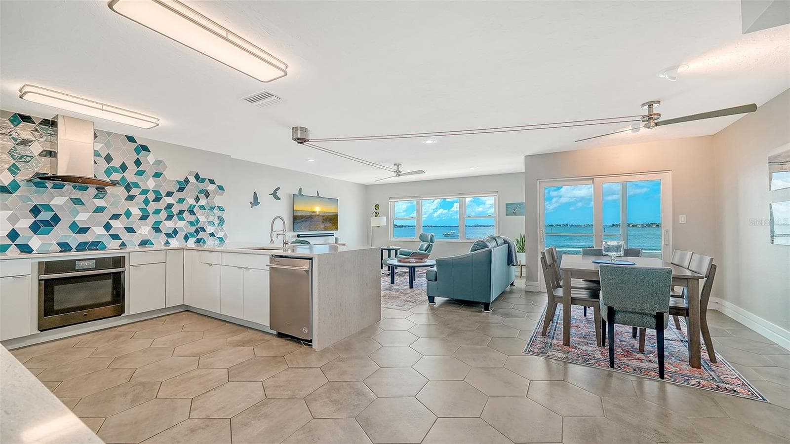 Condominium at 400 GOLDEN GATE PT #22, SARASOTA, photo 2 of 39