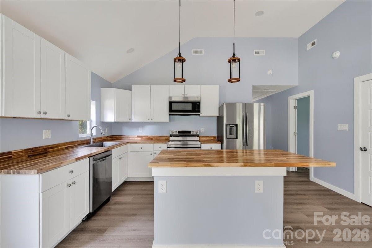 Single Family Residence at 480 Wyatt Grove Church Road, Gold Hill, photo 10 of 38