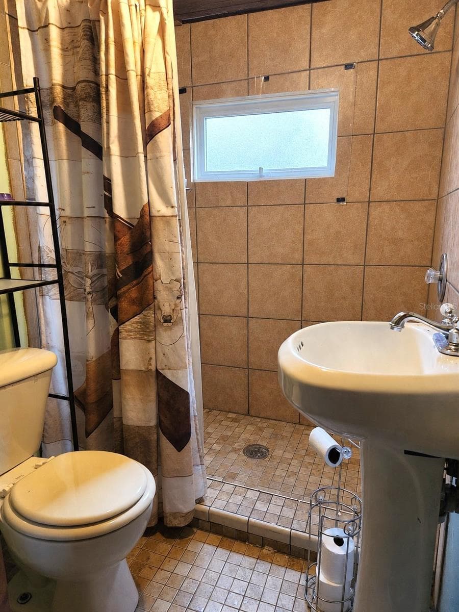 Bathroom - 23824 NE 188TH PL, FORT MC COY