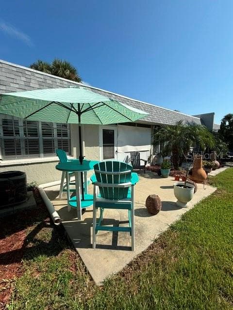 Back yard patio, covered cabana, recycled chairs + table. Included in the sale. Check out the view of the golf course from the chairs. MUST TOUR to appreciate. - 3444 TROPHY BLVD, NEW PORT RICHEY