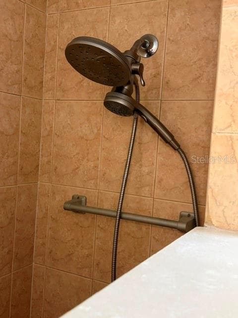 shower with 2 sprayers - 3444 TROPHY BLVD, NEW PORT RICHEY
