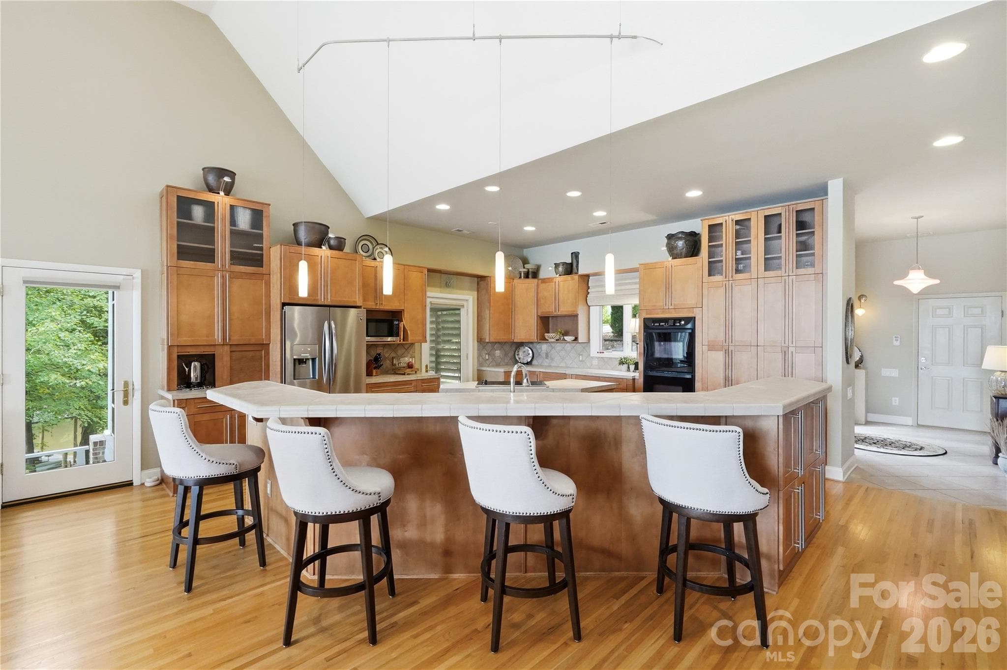 Custom cabinetry and hardware - 1075 Lakefront Woods Drive, Belmont