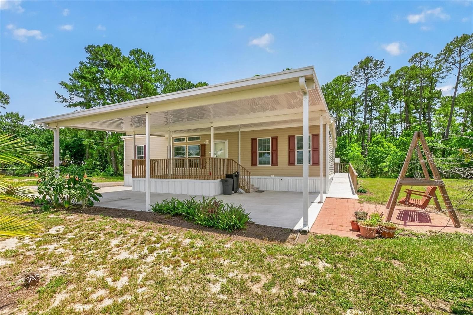 Manufactured Home at 101 TROUT TRL, CRESCENT CITY, photo 3 of 42