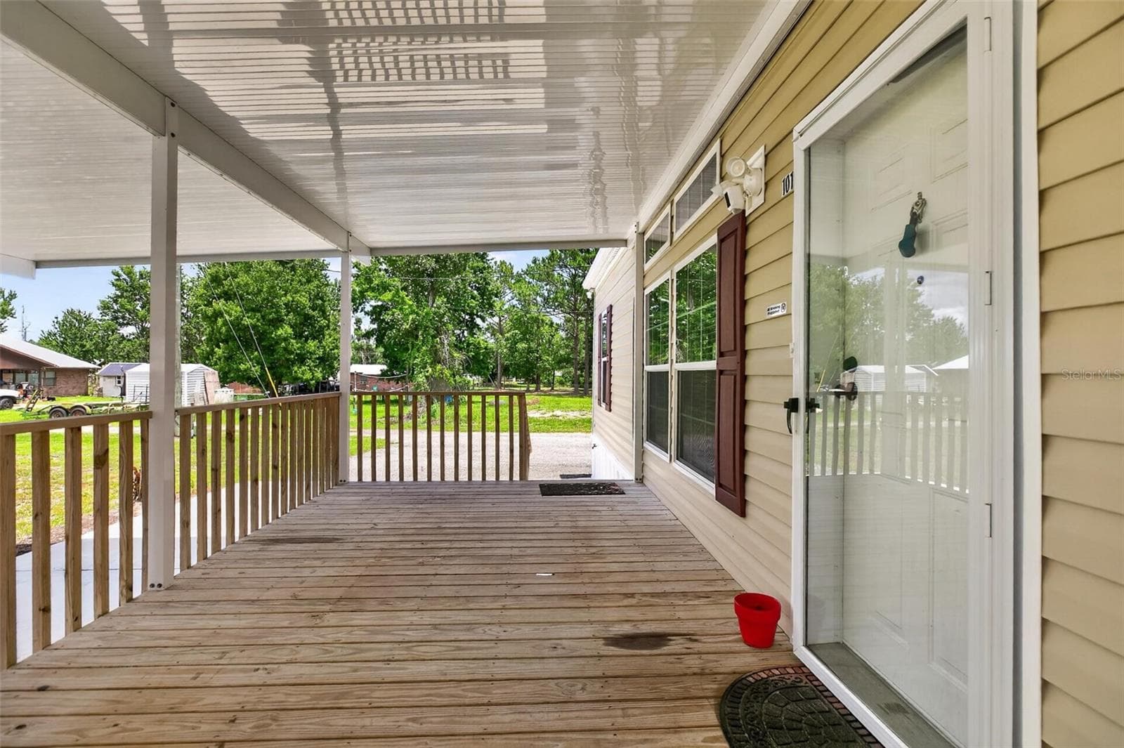 Manufactured Home at 101 TROUT TRL, CRESCENT CITY, photo 4 of 42