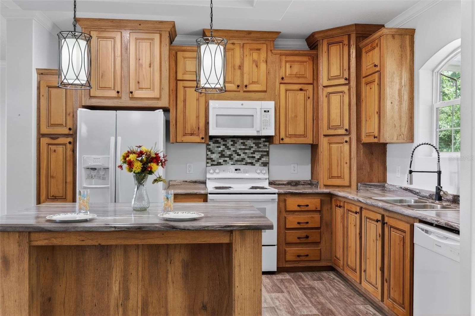 Manufactured Home at 101 TROUT TRL, CRESCENT CITY, photo 10 of 42