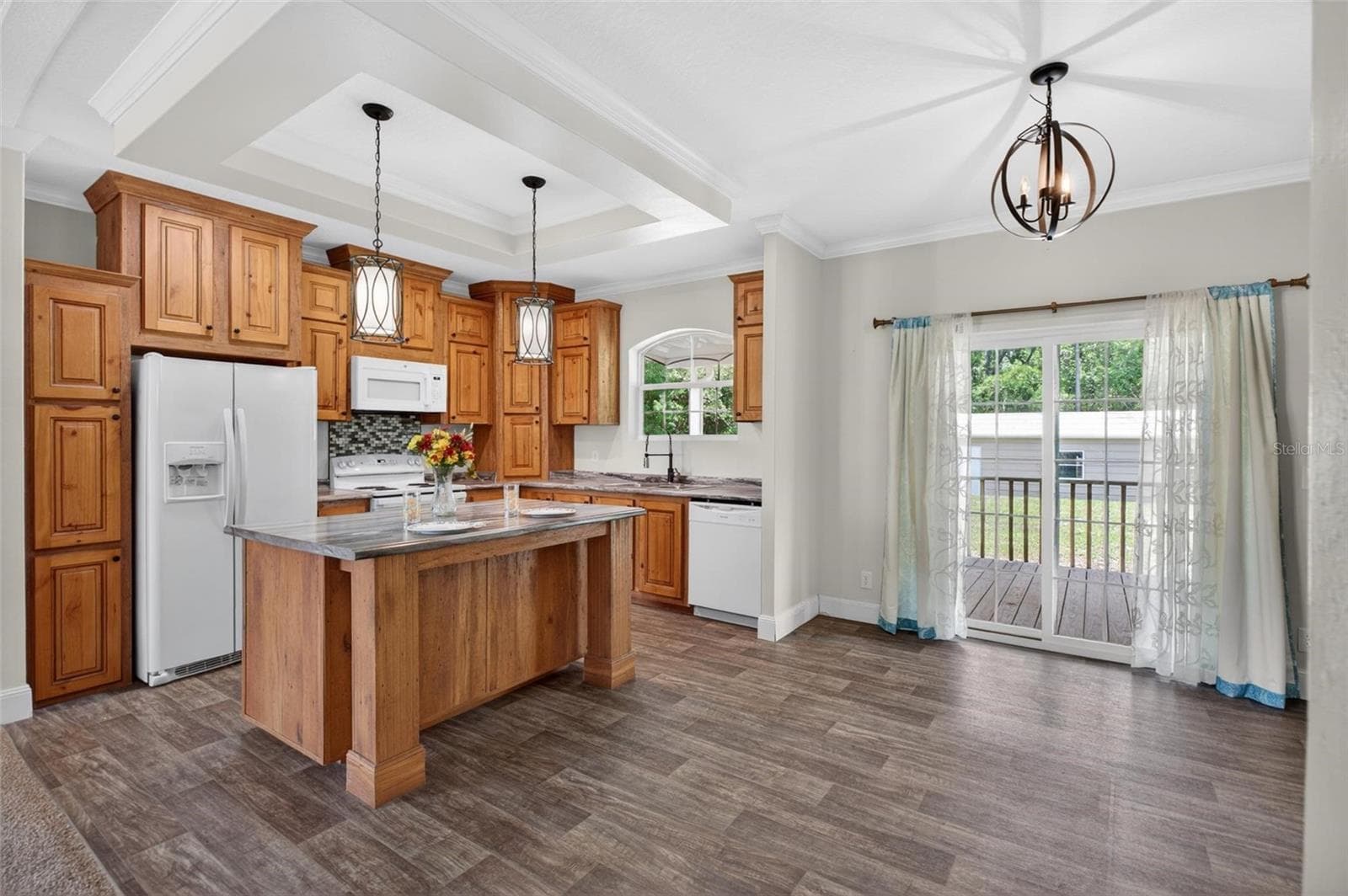 Manufactured Home at 101 TROUT TRL, CRESCENT CITY, photo 11 of 42