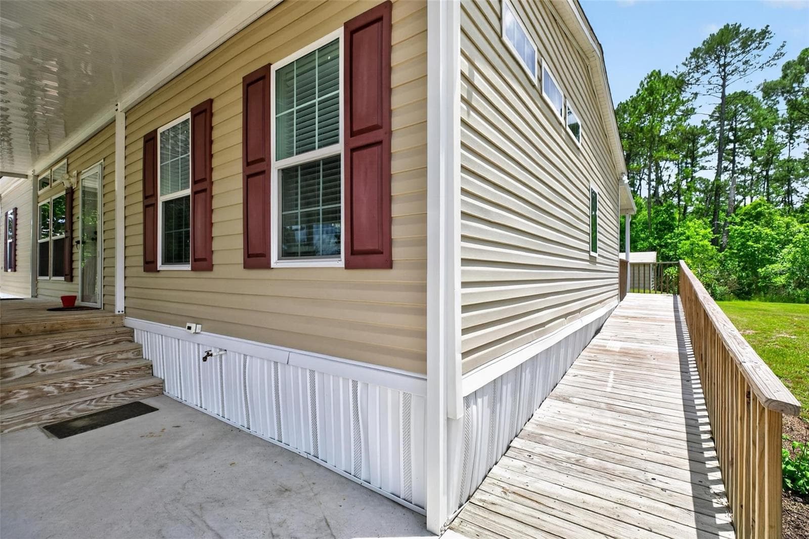 Manufactured Home at 101 TROUT TRL, CRESCENT CITY, photo 20 of 42