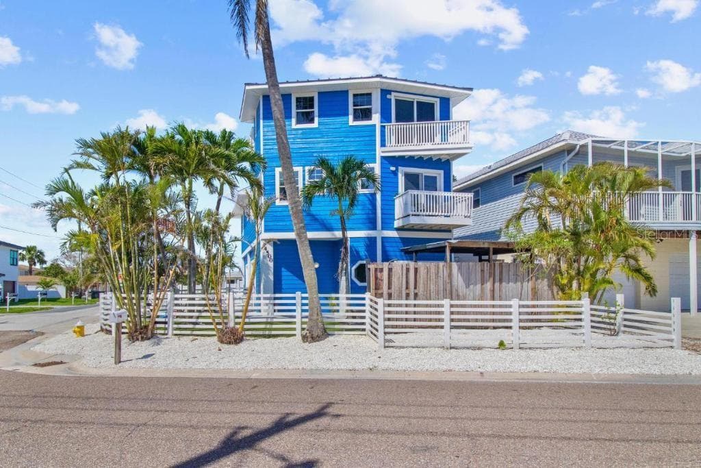 Single Family Residence at 14500 N BAYSHORE DR, MADEIRA BEACH, photo 7 of 60