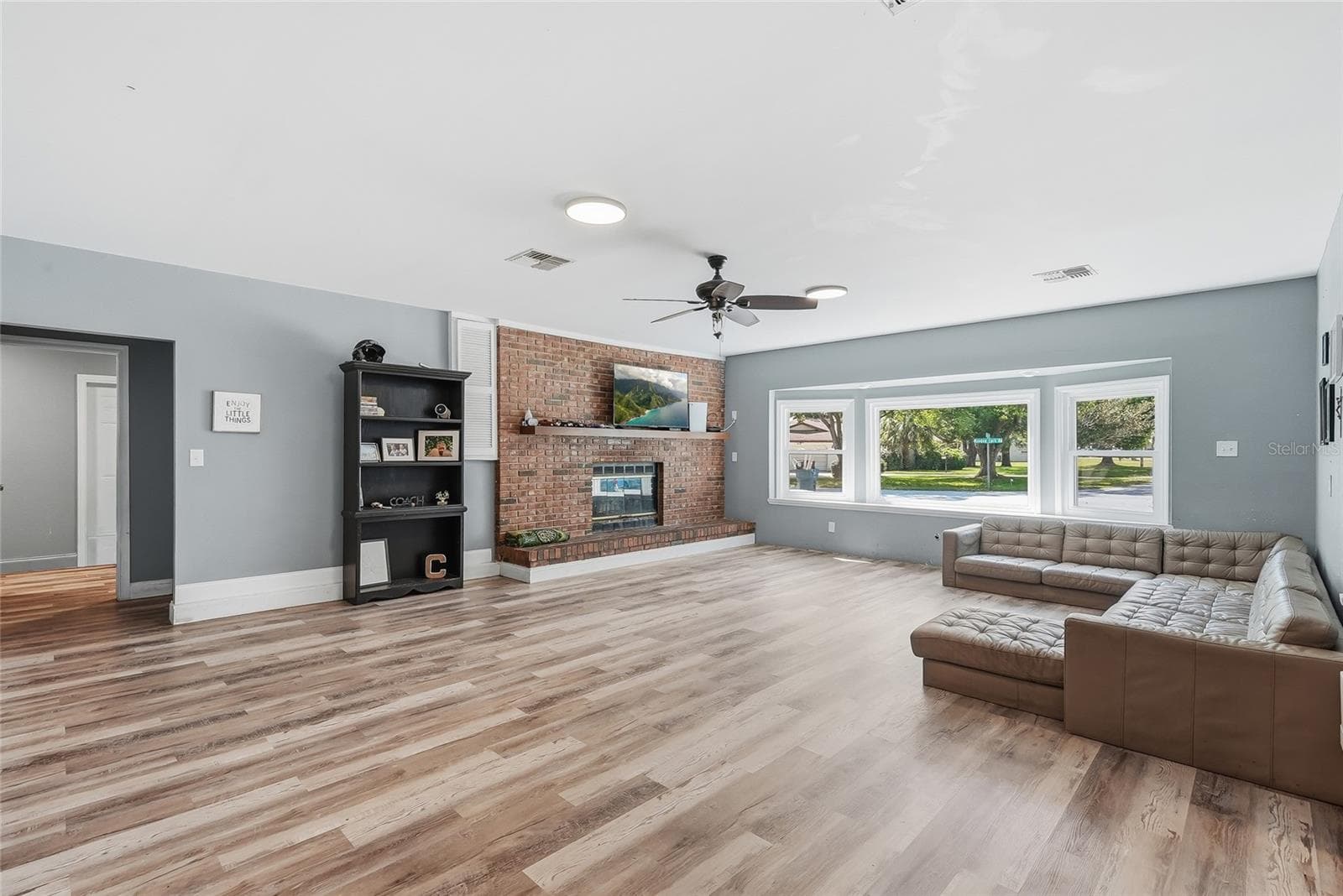 Single Family Residence at 2112 MEADOW LARK RD, SPRING HILL, photo 9 of 53
