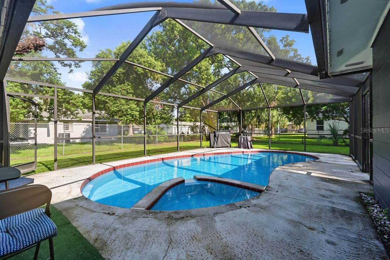 Screened in Pool - 1318 LOUISIANA ST, PLANT CITY