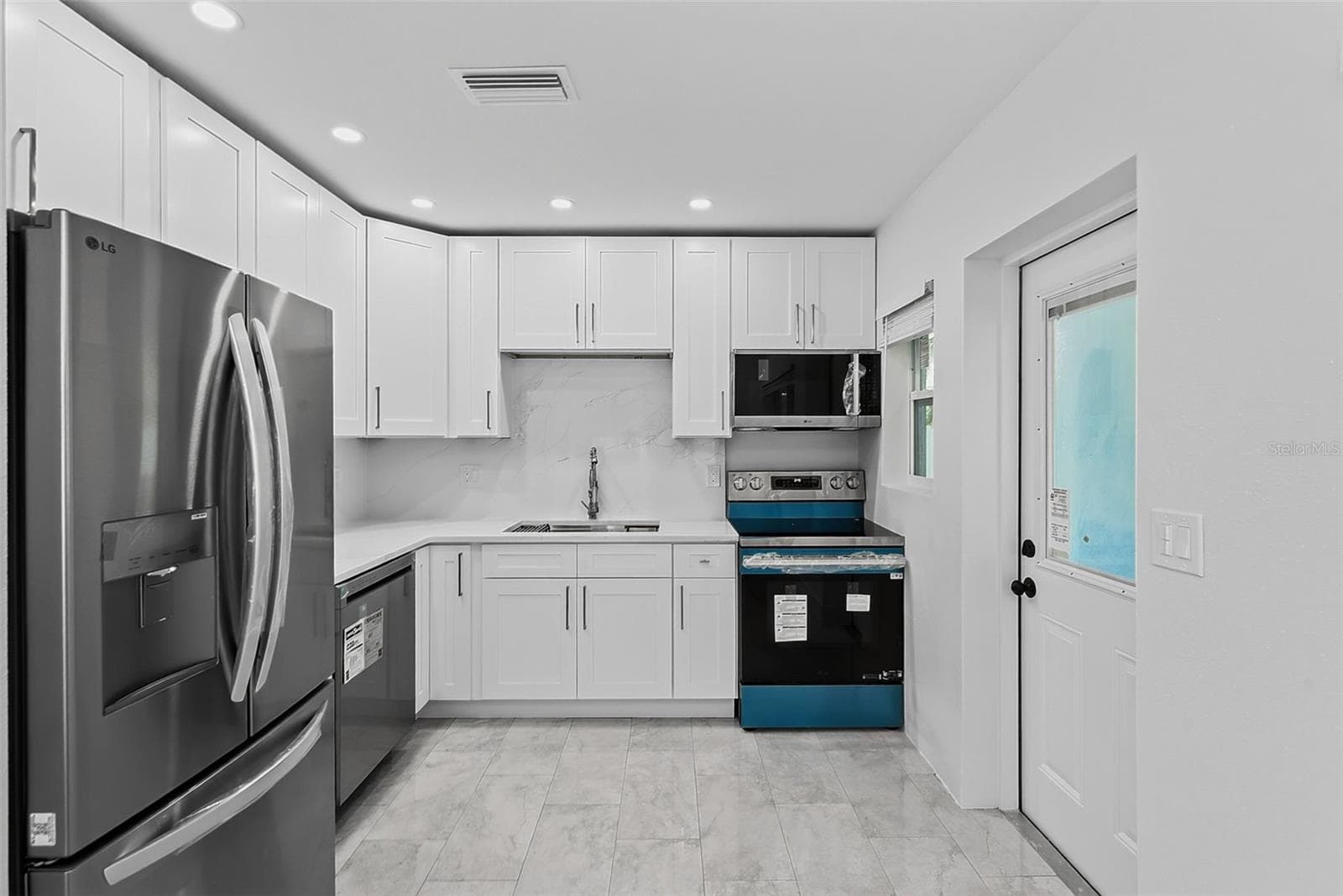 Single Family Residence at 2425 BAYWOOD DR E, DUNEDIN, photo 14 of 44