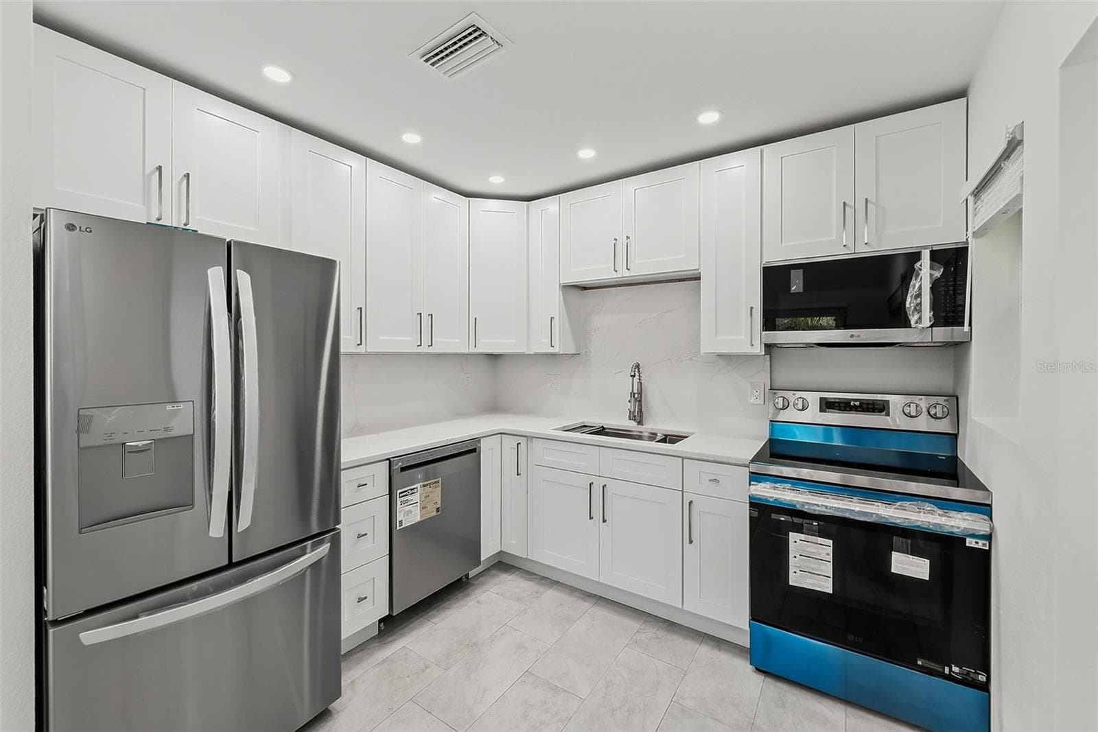 Single Family Residence at 2425 BAYWOOD DR E, DUNEDIN, photo 15 of 44